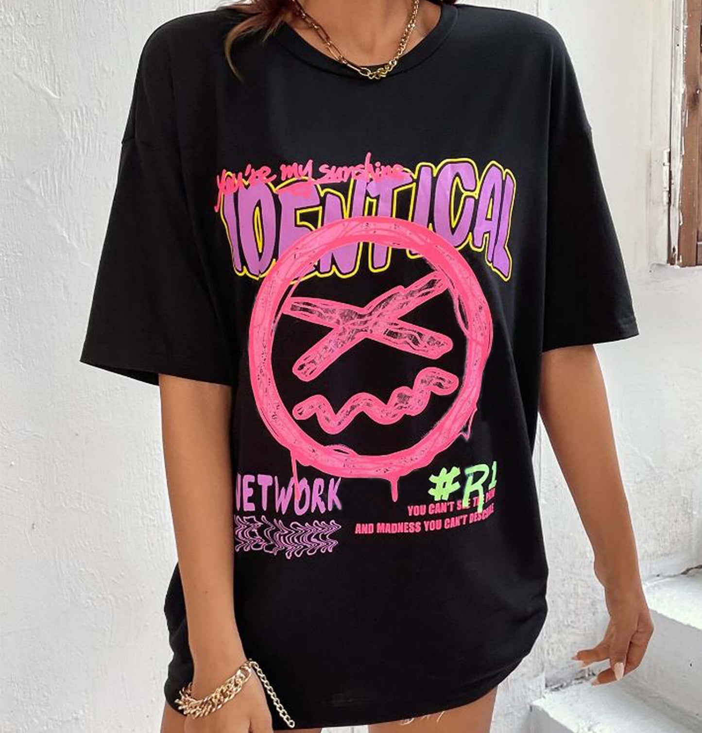 Identical - Oversized black tee